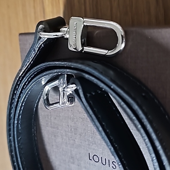 #00210-1128 LOUIS VUITTON BLACK STRAPS - Picture 3 of 5